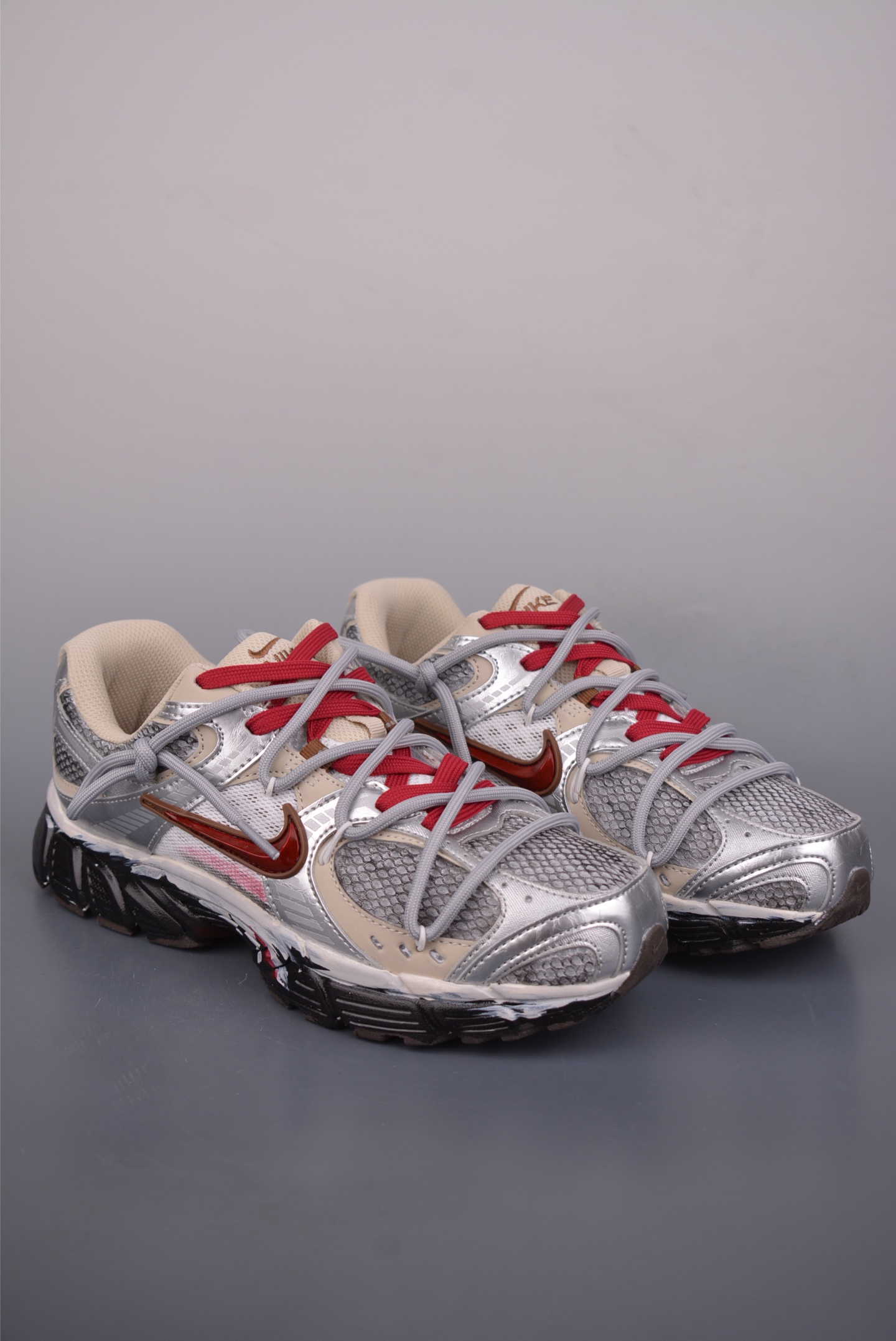 Retro aged anti-slip and wear-resistant low-top running shoes