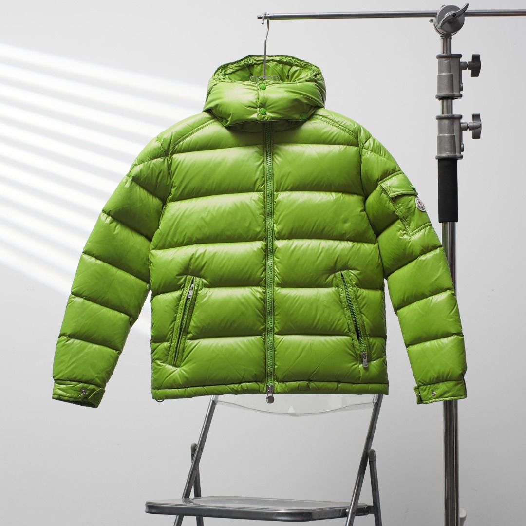 A classic fruit green hooded down jacket