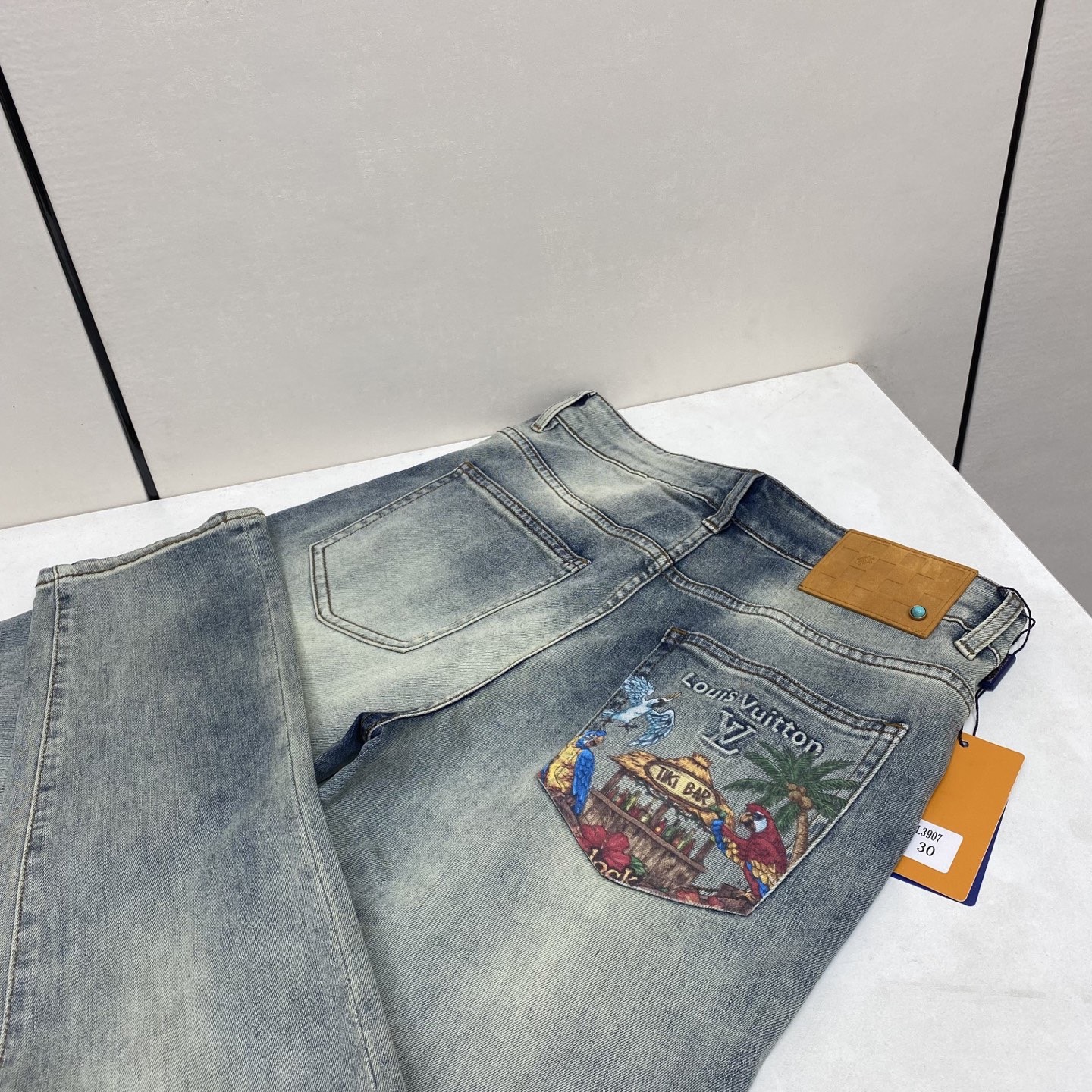 High-end men's custom-made fashionable and slimming skinny jeans