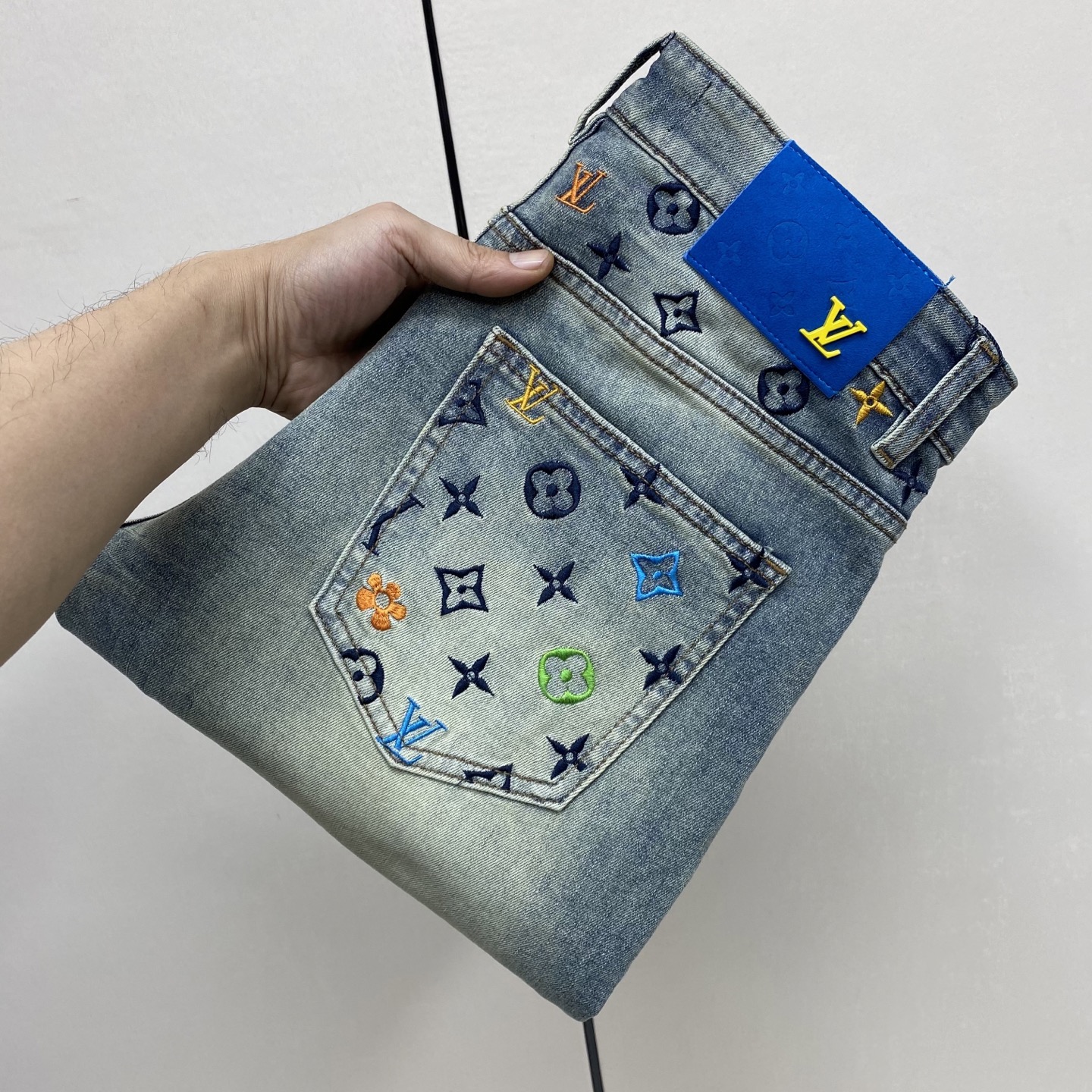 Custom-made fashionable washed jeans for men