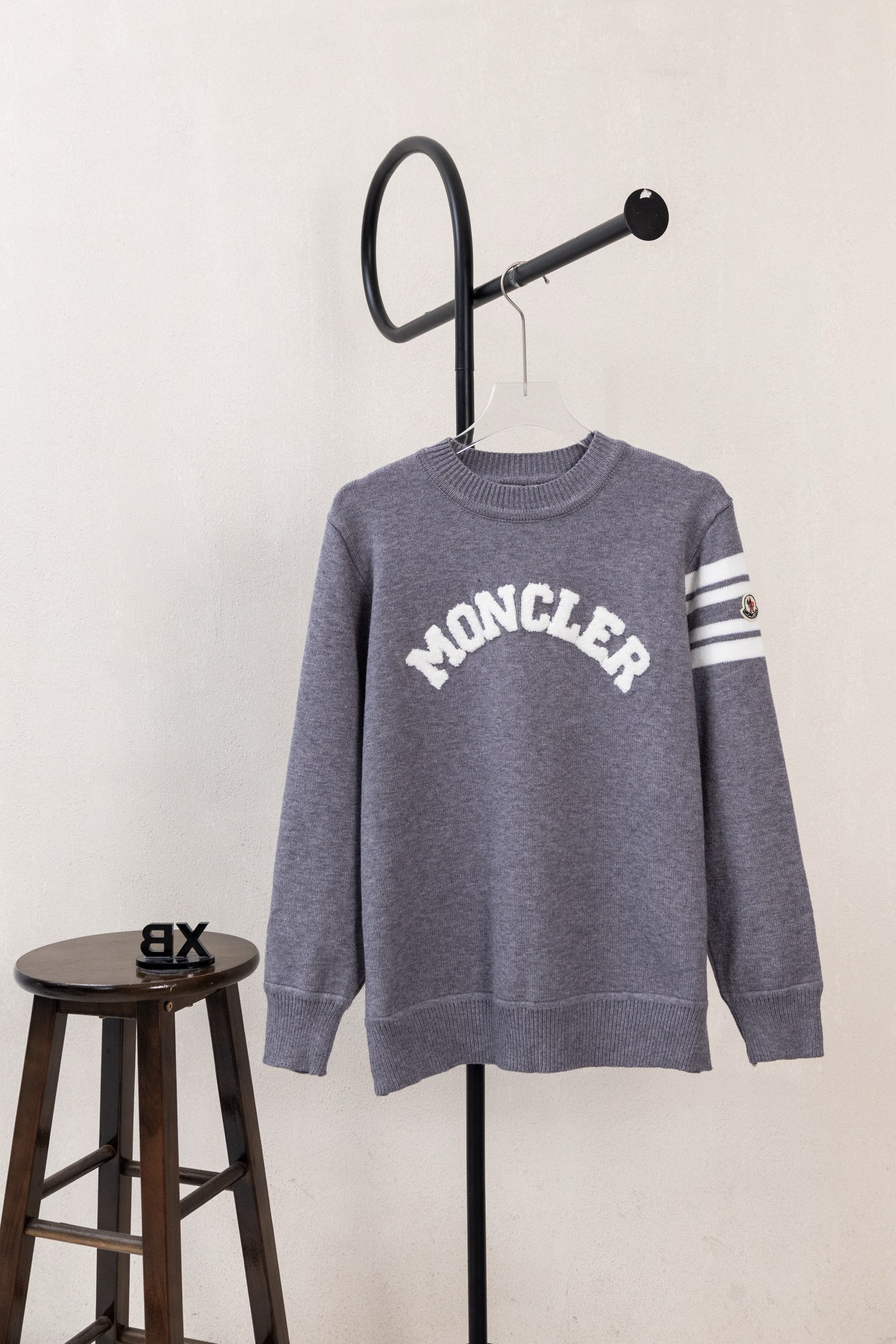 White lettered logo cotton knitted round-neck sweater