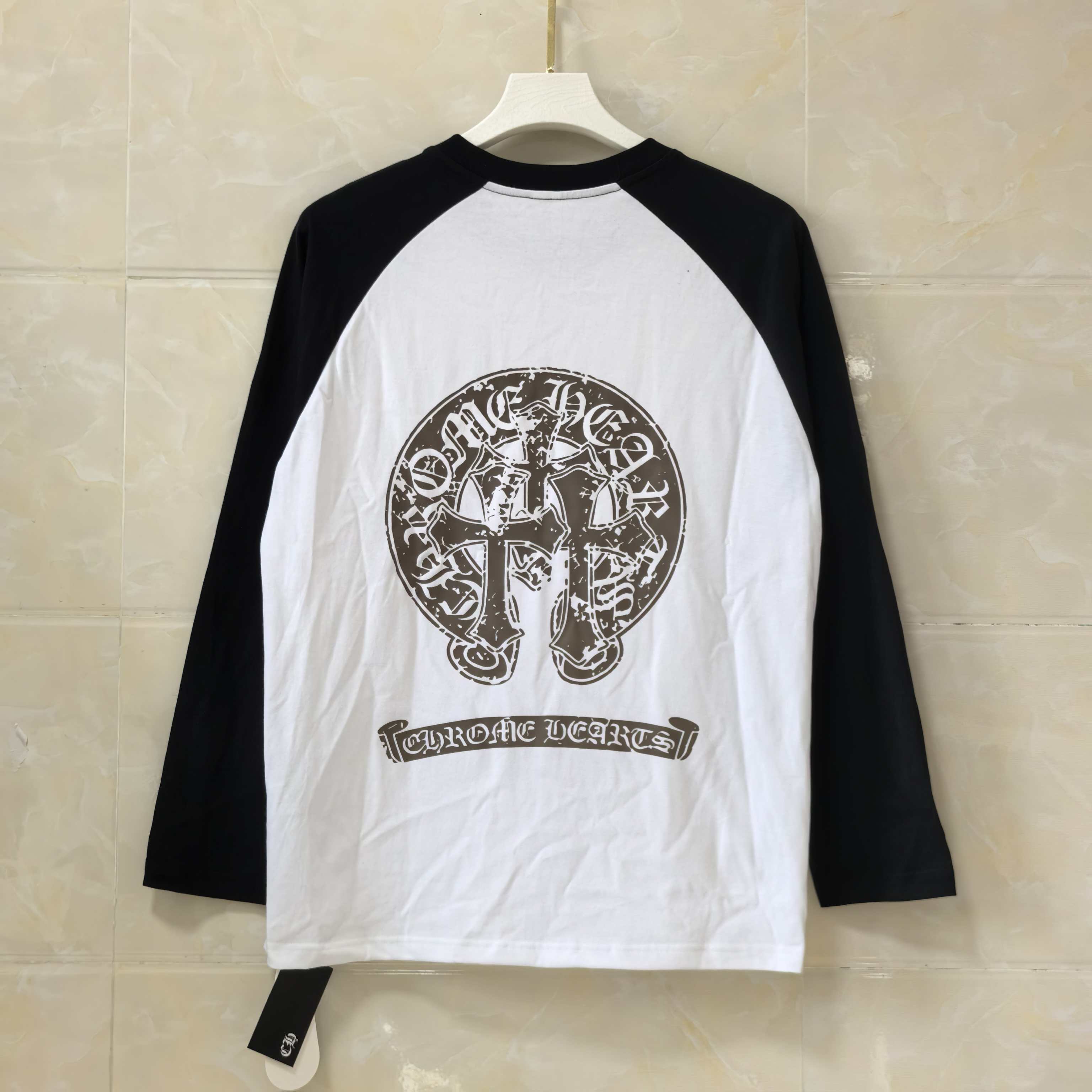 Latest high-version black and white stitched long-sleeved shirt