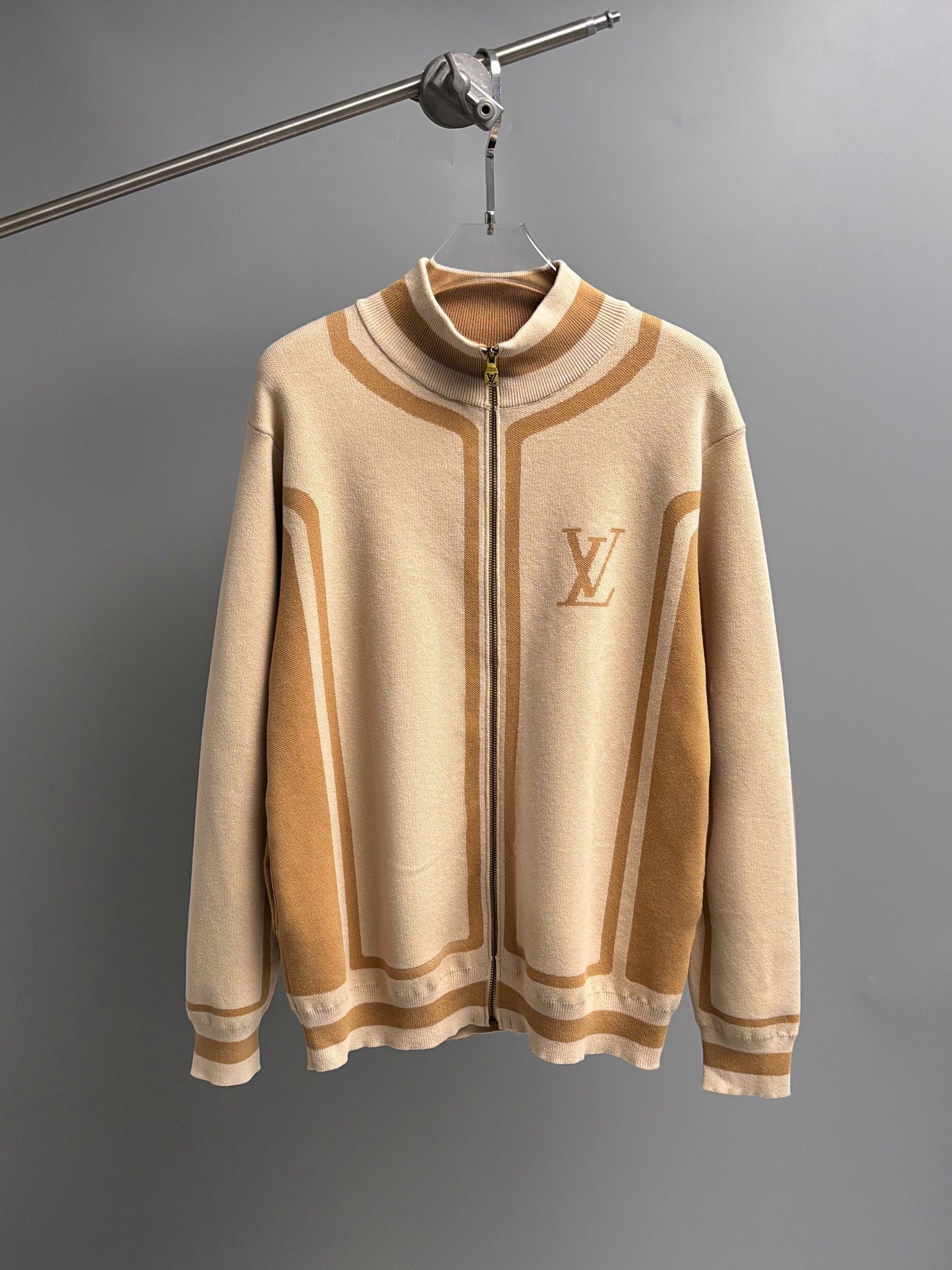 Early spring men's embroidered knitted jacket and sweater