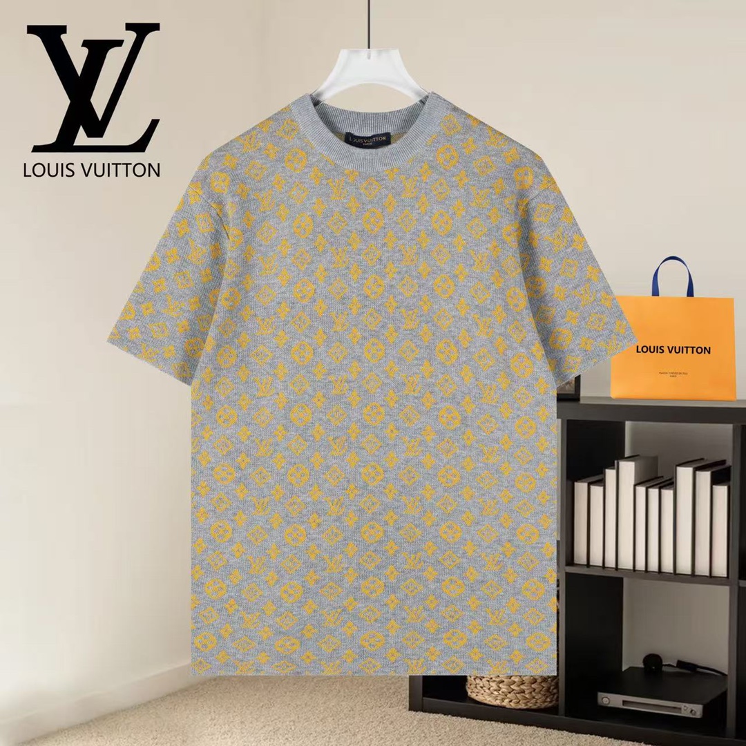 Yellow old-fashioned patterned knitted short-sleeved shirt