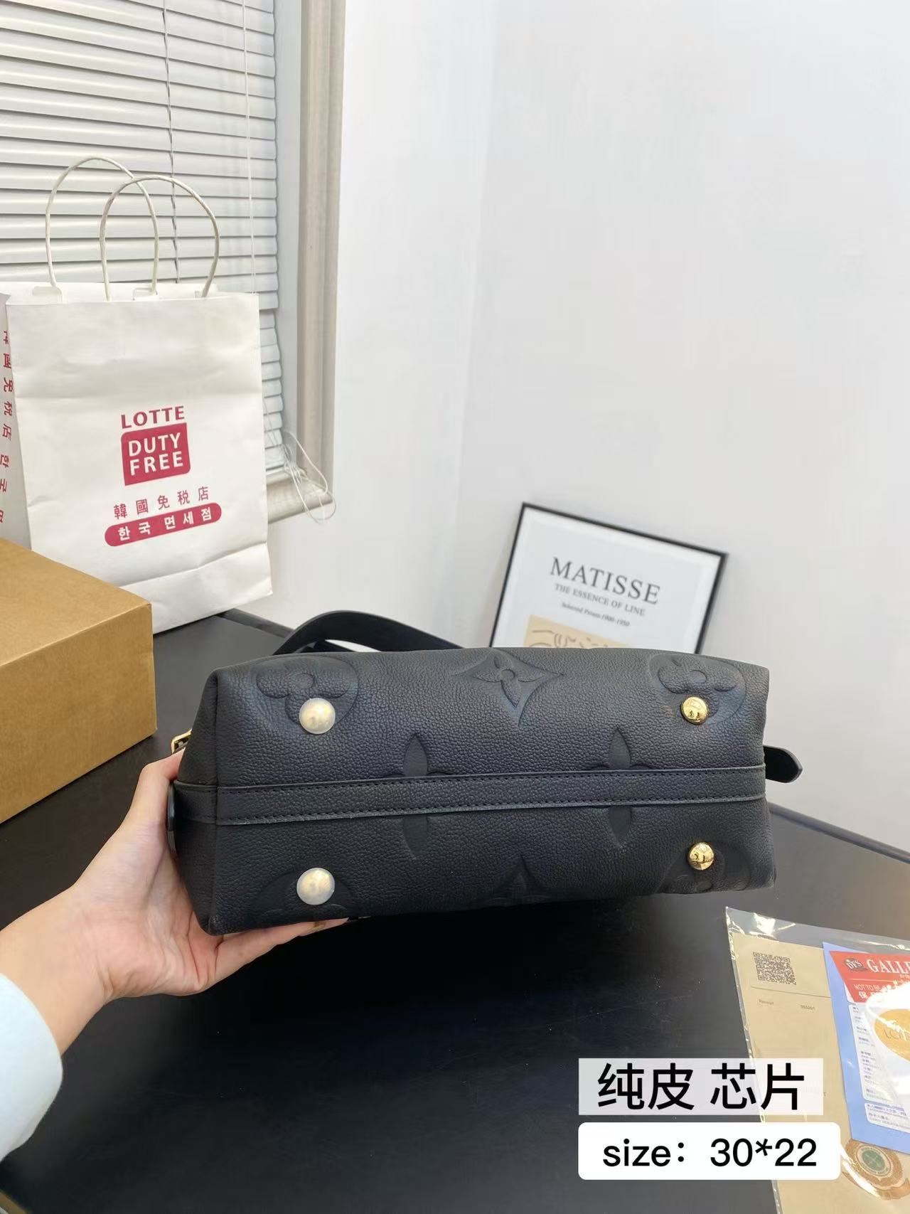 1:1 black bag