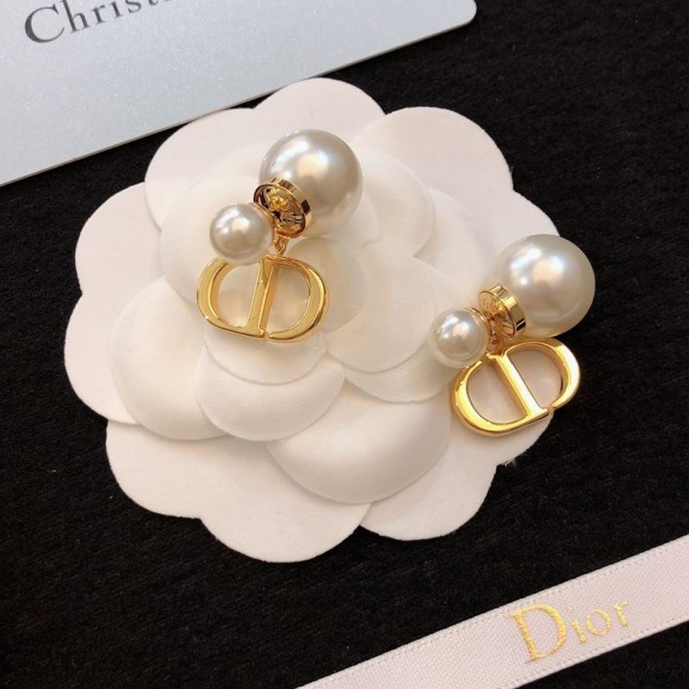Christian Dior pearl earrings Jewelry
