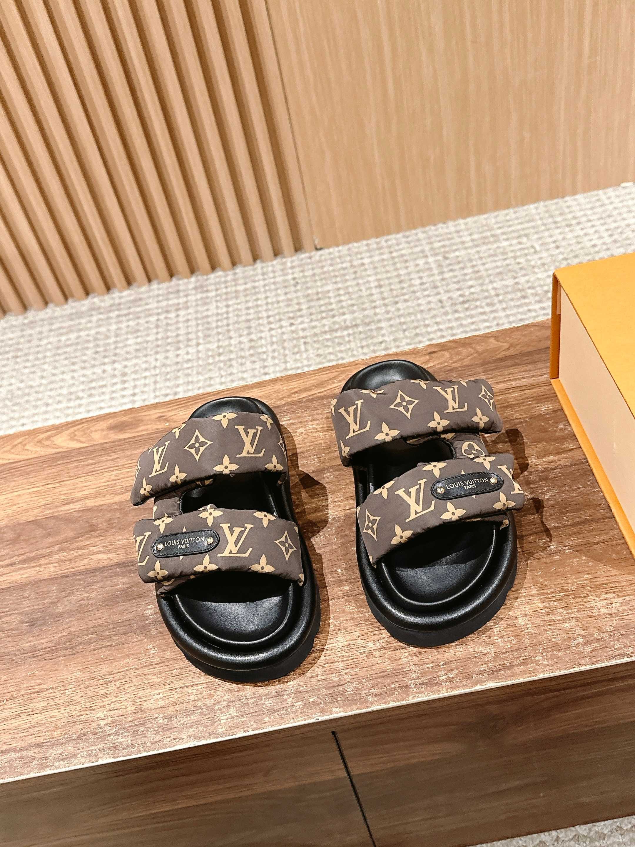 Louis Vuitton new women's slippers