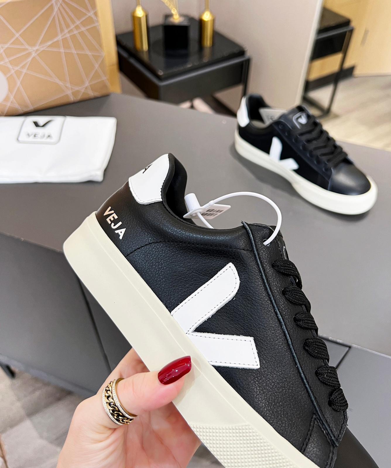 VEJA Shoes Black White Leather Low-Top Casual Sneakers