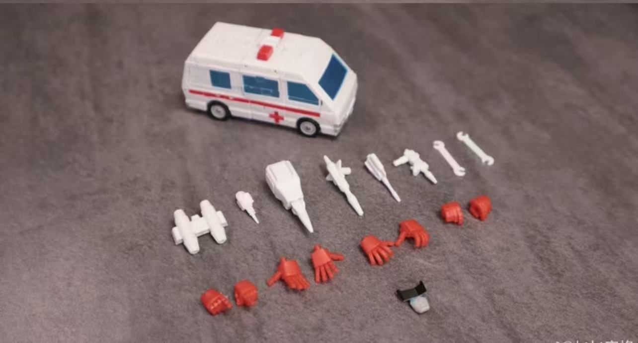 MAGIC SQUARE MS-TOYS MS-B45 G1 Ambulance - JOYTOY WORLD