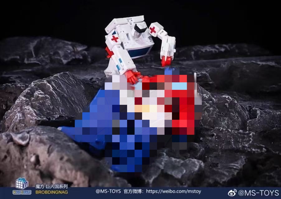 MAGIC SQUARE MS-TOYS MS-B45 G1 Ambulance - JOYTOY WORLD