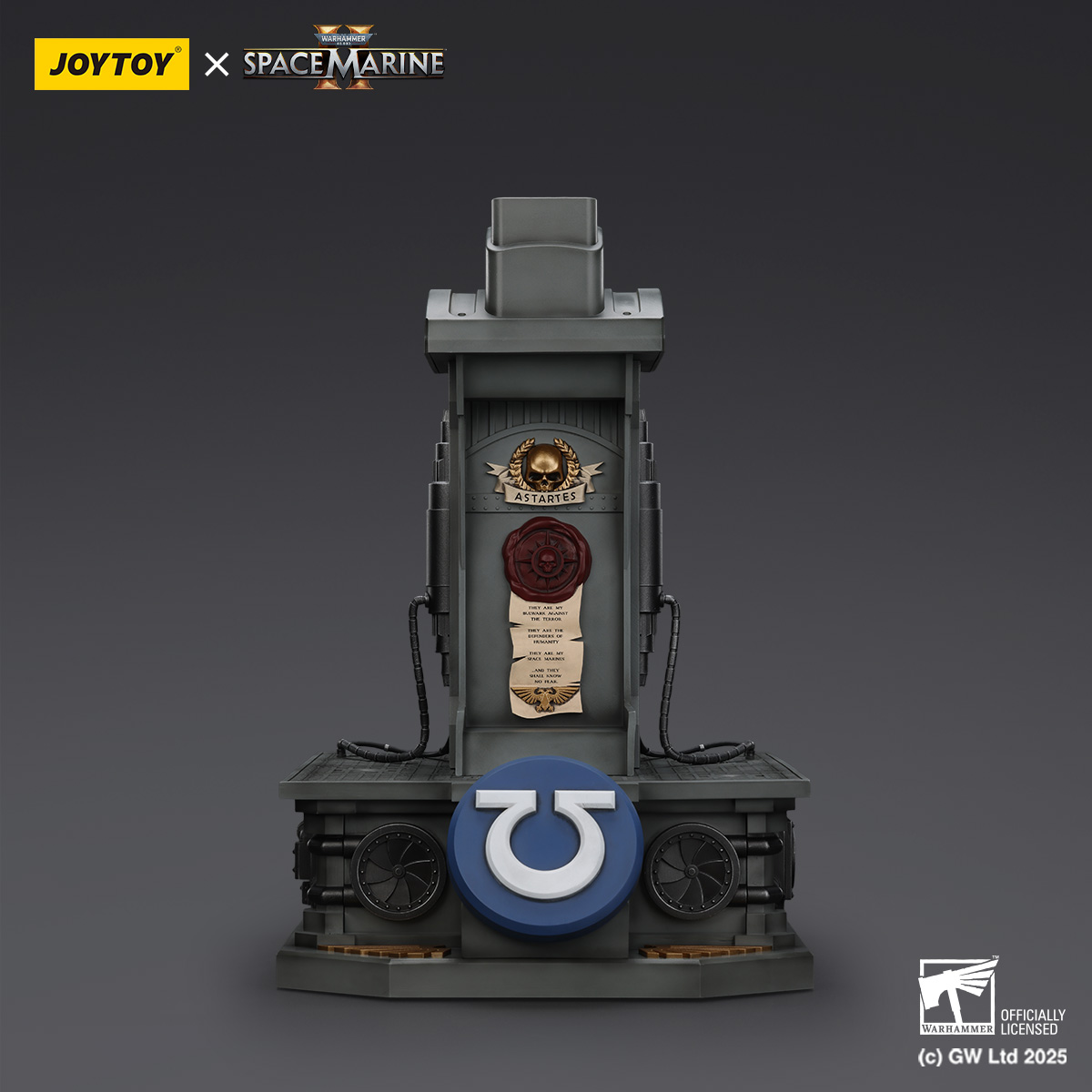 JOYTOY Warhammer 40k  Ultramarines Lieutenant Titus' MKX Helmet & Display Stand - JOYTOY WORLD
