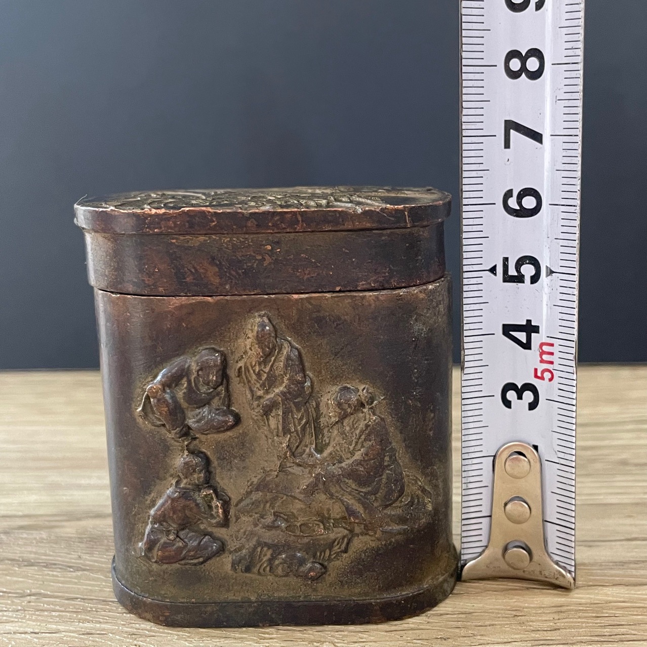Carving figures on old tobacco box ornaments and smoking utensils