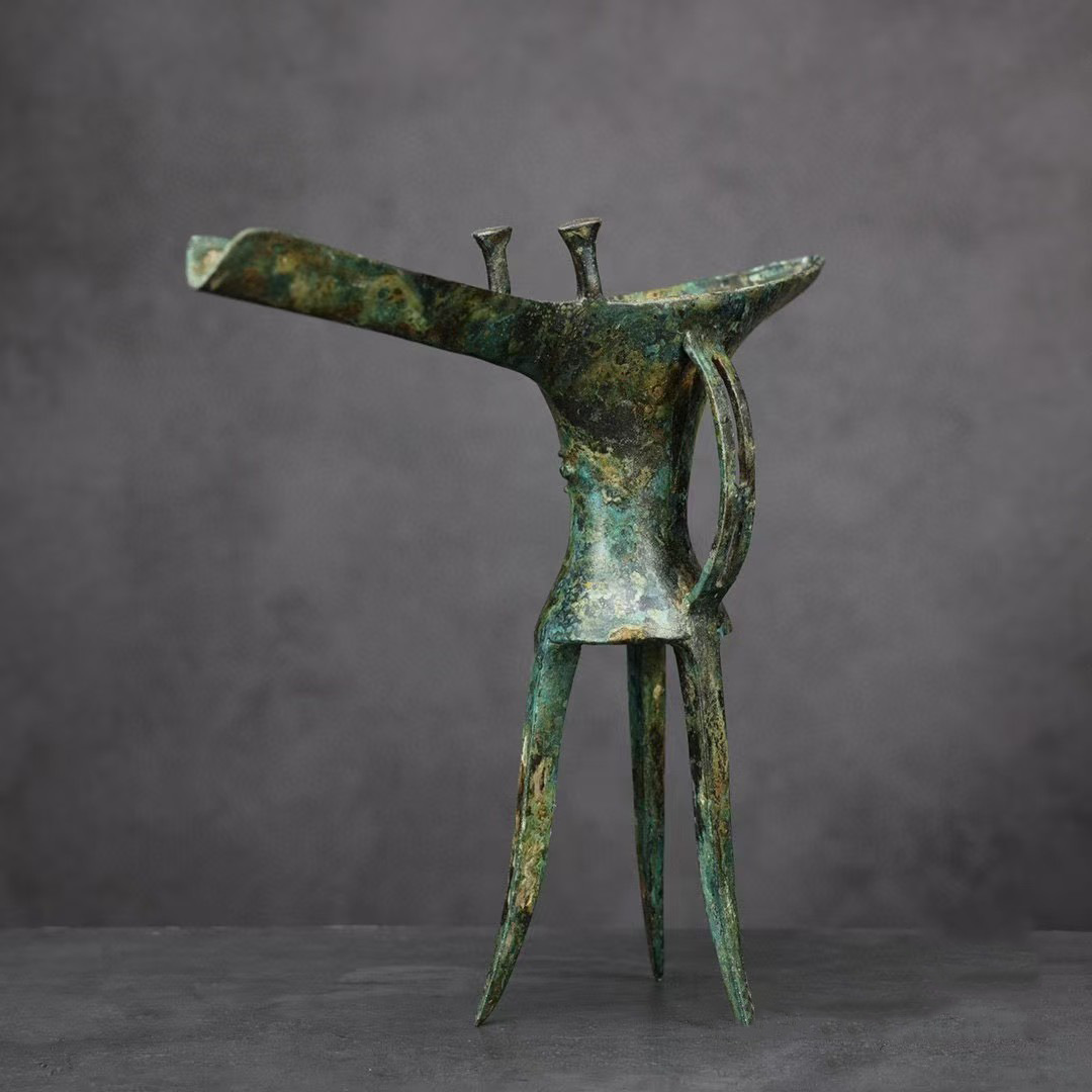 The world's top antique bronze vessel, antique bronze ware, antique bronze tripod