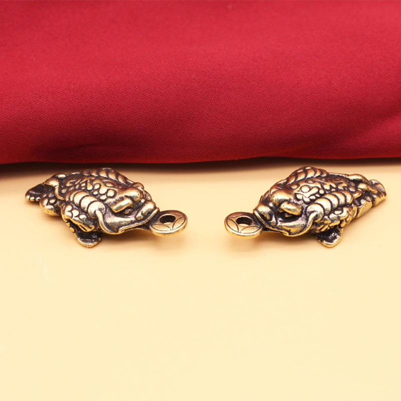 Brass Solid Three Legged Golden Toad Fortune and Feng Shui Small Ornament