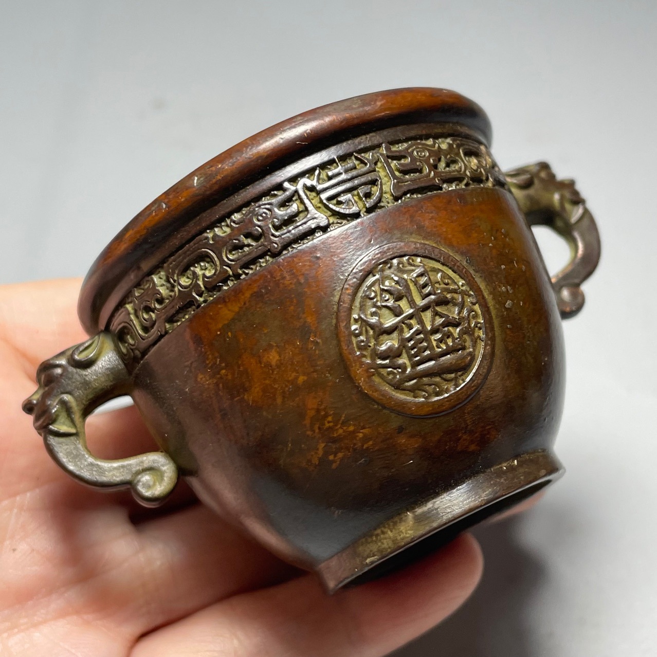 Recruiting wealth and bringing wealth from all directions, copper cylinder