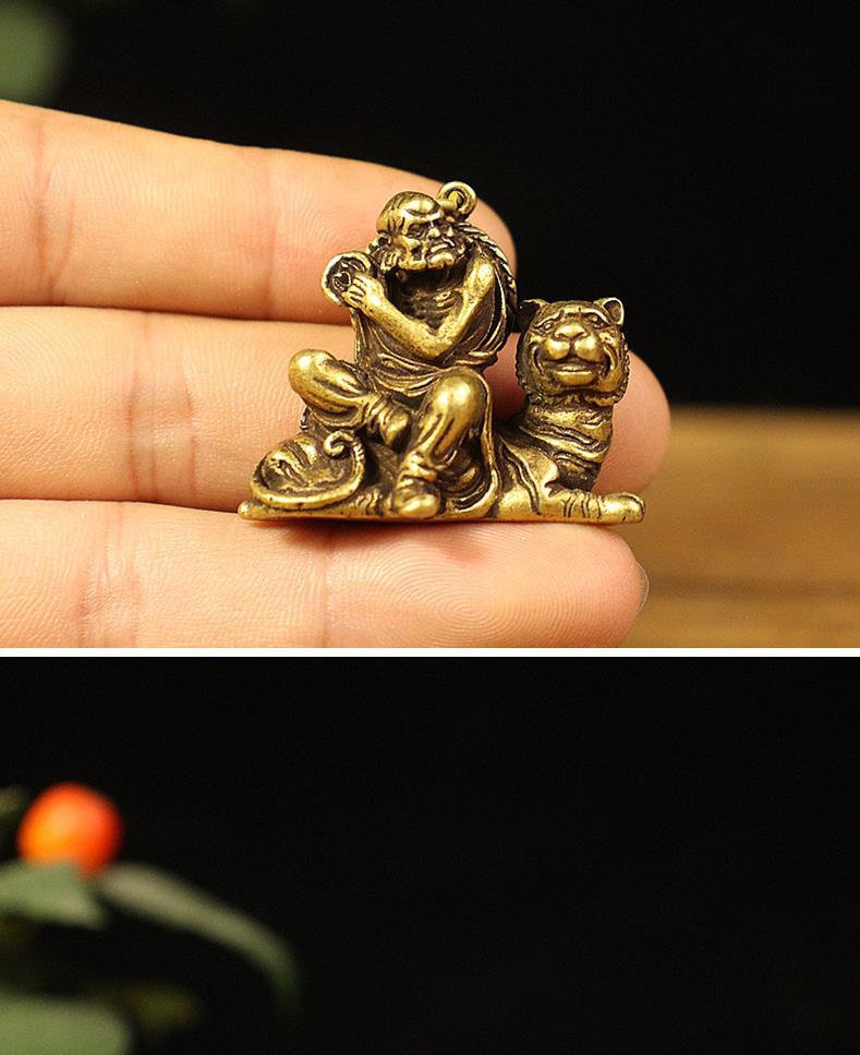 Solid retro brass used copper subdues the dragon and subdues the tiger Arhat bronze Buddha