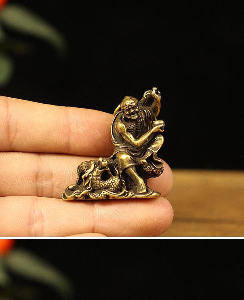 Solid retro brass used copper subdues the dragon and subdues the tiger Arhat bronze Buddha