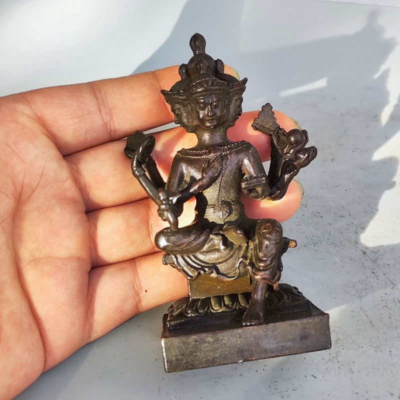 Four sided Buddha statue ornaments for home office placement