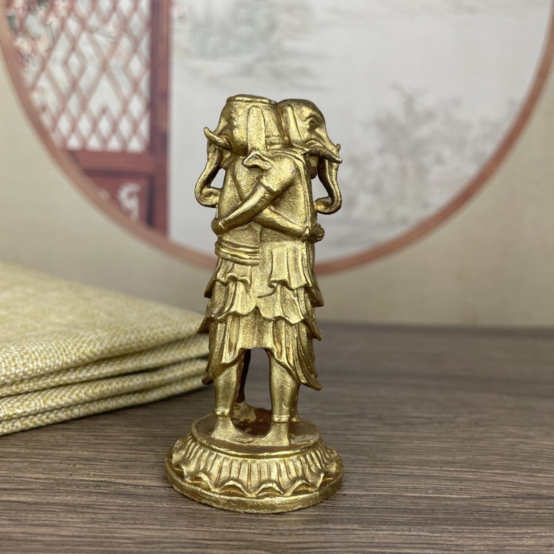 Embracing Buddha statues and ornaments with ease, resembling the God of Wealth