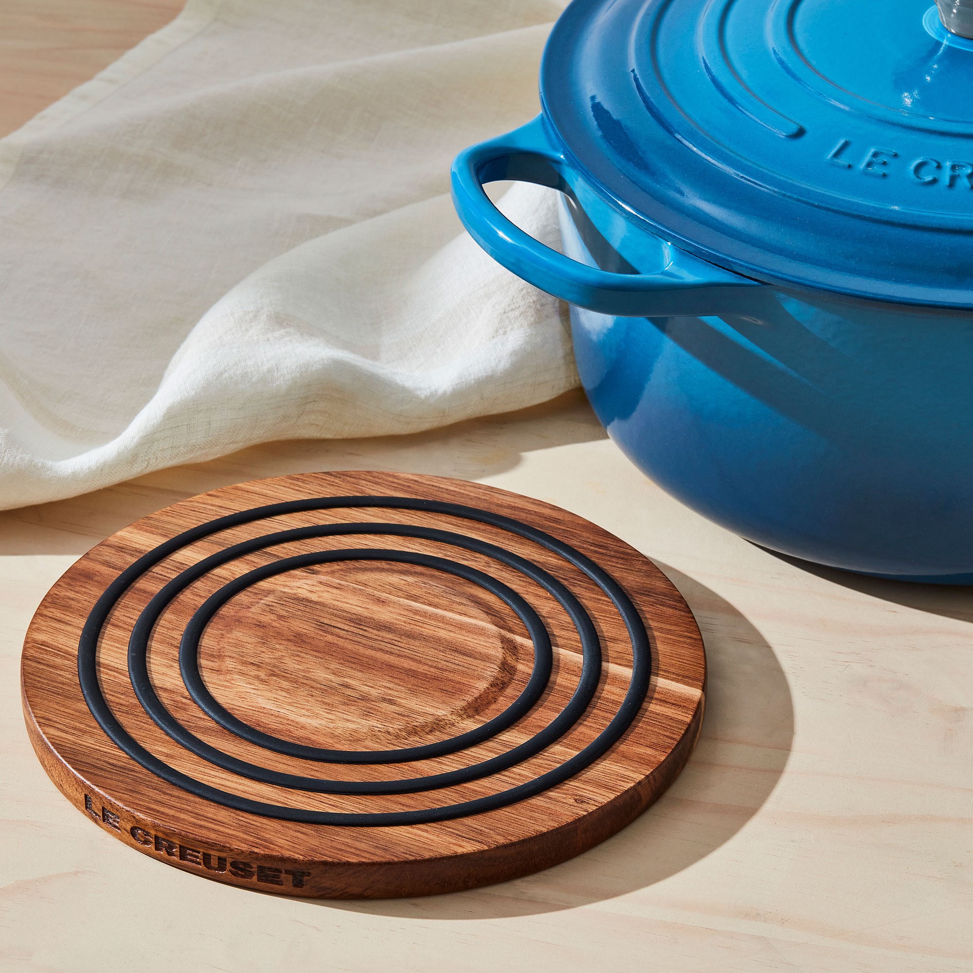 Le Creuset Magnetic Wooden Trivet, 8