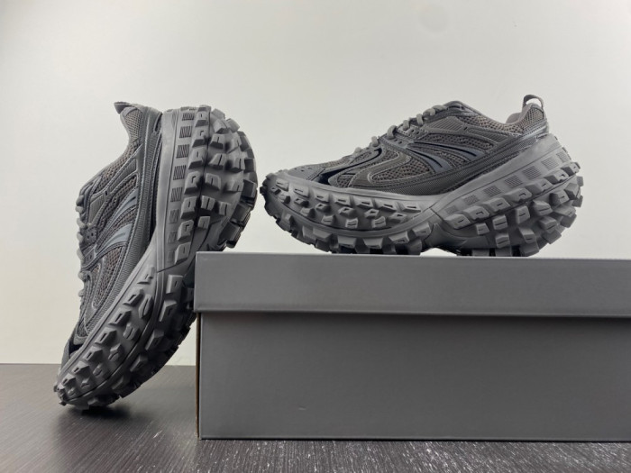 BLCG DEFENDER SNEAKER 685613-W2RA6 3000 - CCSHOES