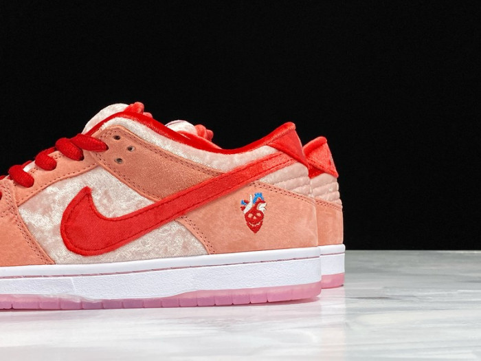 Nike SB Dunk Low StrangeLove Skateboards CT2552-800 - CCSHOES