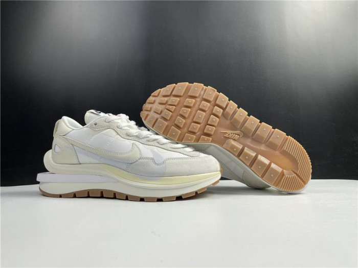 NIKE VAPORWAFFLE SACAI WHITE DD1875-100 - CCSHOES
