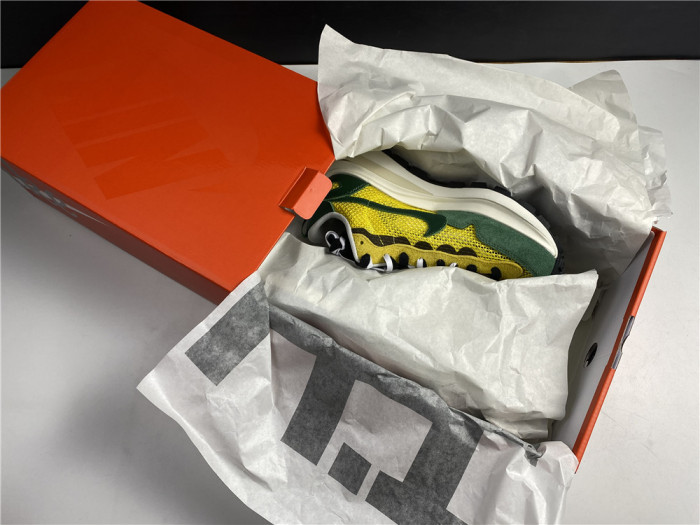 NIKE VAPORWAFFLE SACAI TOUR YELLOW STADIUM GREEN CV1363-700 - CCSHOES