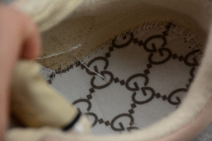 GUCC ACE EMBROIDERED LOW-TOP SNEAKER 43194 A38G0 9064 - CCSHOES