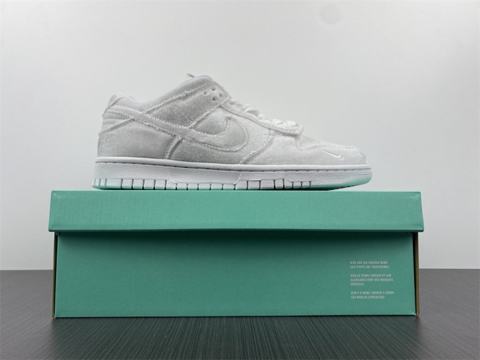 Dover Street Market x Nike Dunk Low “Triple White” DH2686-100 - CCSHOES