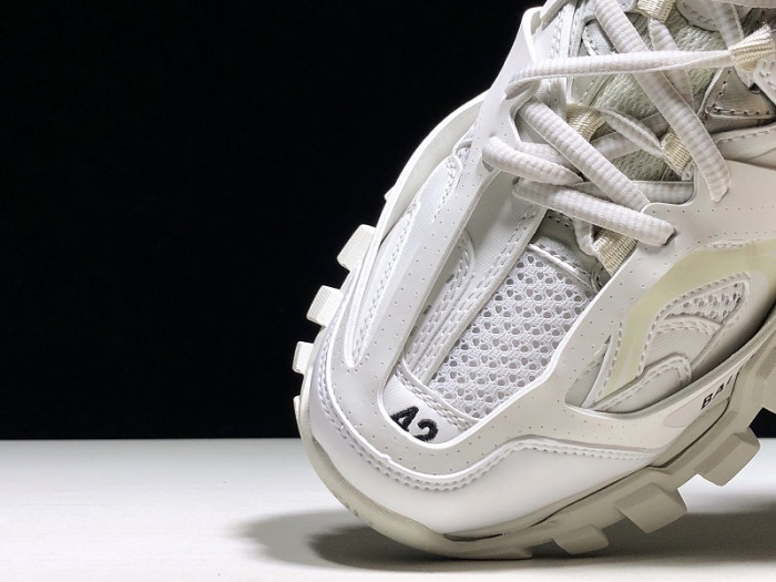 BLCG Track White 542023 W1GB1 9000 LED - CCSHOES