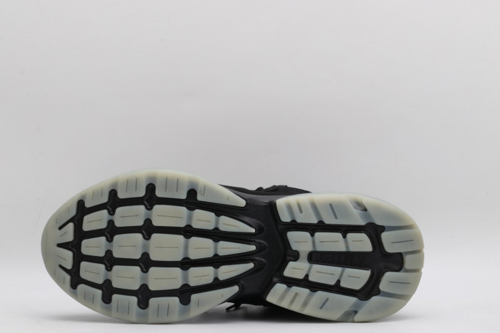AR1M1 Low-Top Sneaker - CCSHOES