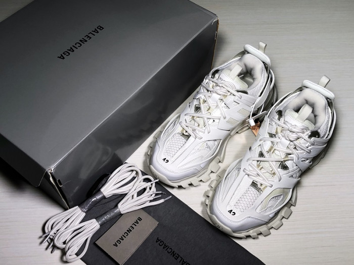 BLCG Track White 542023 W1GB1 9000 LED - CCSHOES