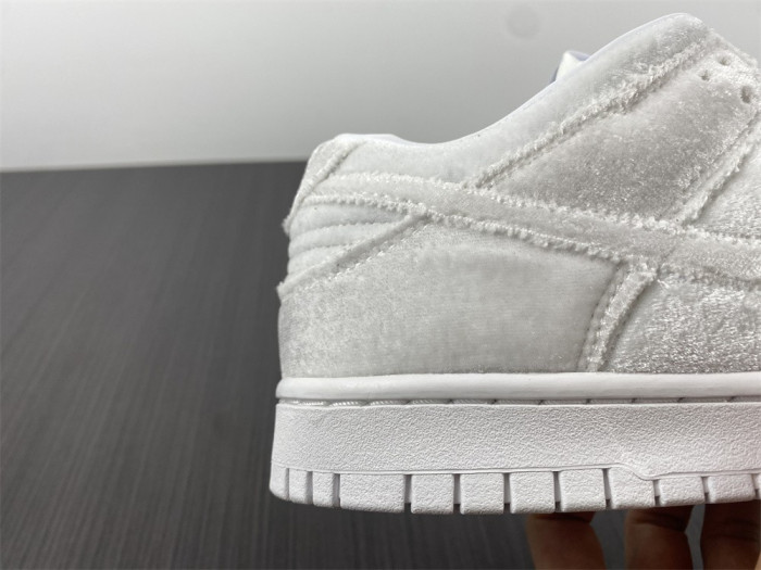 Dover Street Market x Nike Dunk Low “Triple White” DH2686-100 - CCSHOES
