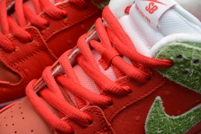 Nike SB Dunk Low Strawberry Cough CW7093-601 - CCSHOES