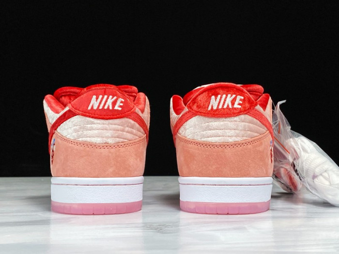 Nike SB Dunk Low StrangeLove Skateboards CT2552-800 - CCSHOES