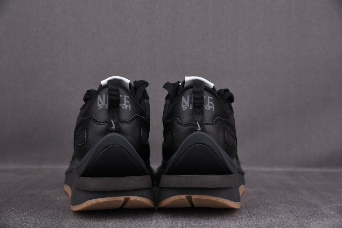 Nike Sacai x VaporWaffle 'Black Gum DD1875 001 - CCSHOES