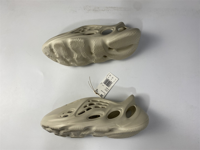 Adidas Yeezy Foam RNNR Sand FY4567 - CCSHOES