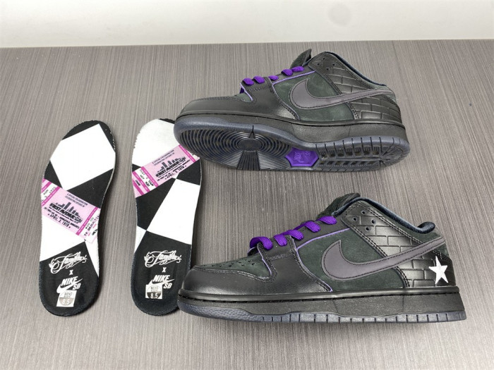 Familia x Nike SB Dunk Low “First Avenue” DJ1159-001 - CCSHOES