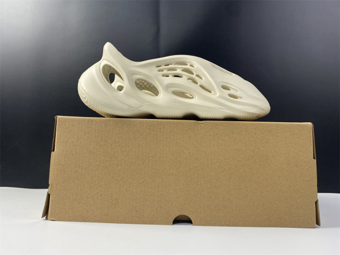 Adidas Yeezy Foam RNNR Sand FY4567 - CCSHOES