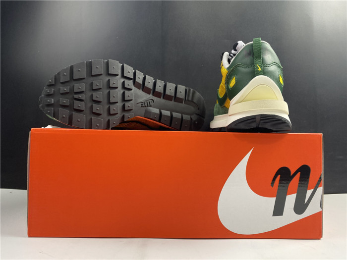 NIKE VAPORWAFFLE SACAI TOUR YELLOW STADIUM GREEN CV1363-700 - CCSHOES