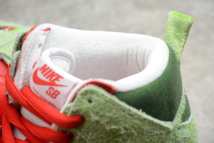 Nike SB Dunk High Strawberry Cough CW7093-600 - CCSHOES