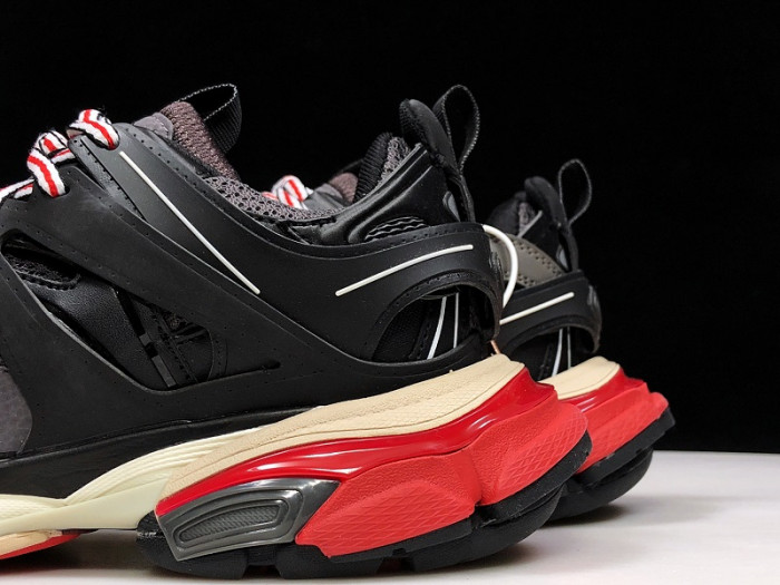 BLCG TRACK TRAINER 'BLACK RED' 542023 W1GB6 1002 - CCSHOES