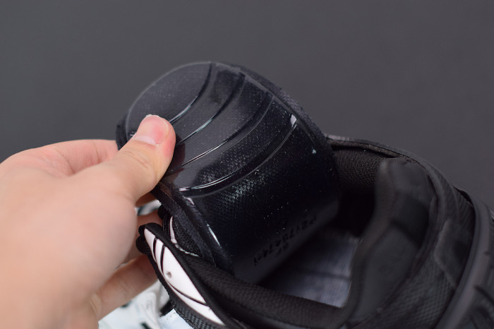 BLCG Track 2 570391 W2GN3 1090 - CCSHOES