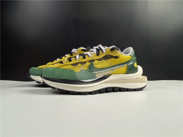 NIKE VAPORWAFFLE SACAI TOUR YELLOW STADIUM GREEN CV1363-700 - CCSHOES