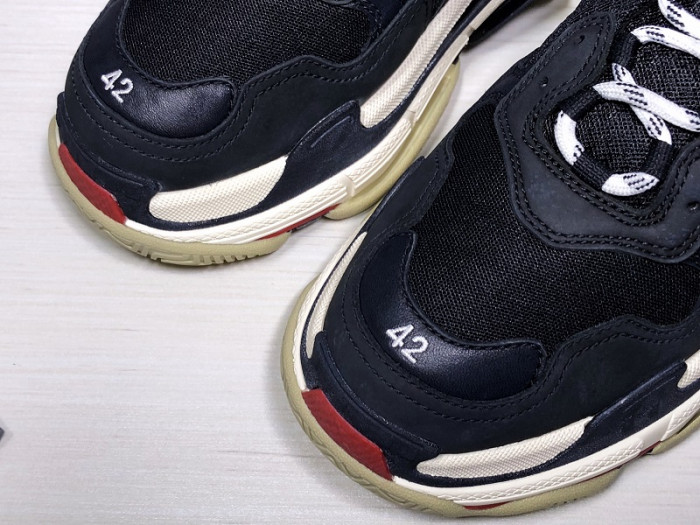 BLCG TRIPLE S TRAINER 'BLACK RED' 2018 533882 W09O1 1000 - CCSHOES