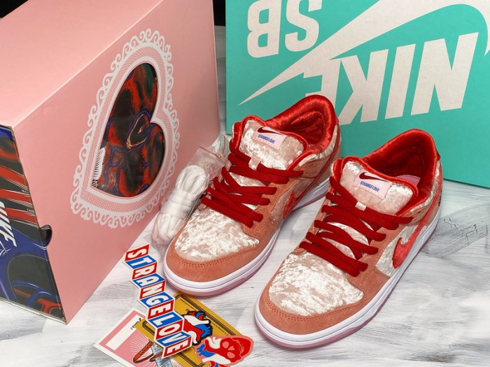 Nike SB Dunk Low StrangeLove Skateboards CT2552-800 - CCSHOES