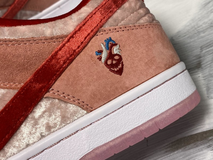 Nike SB Dunk Low StrangeLove Skateboards CT2552-800 - CCSHOES