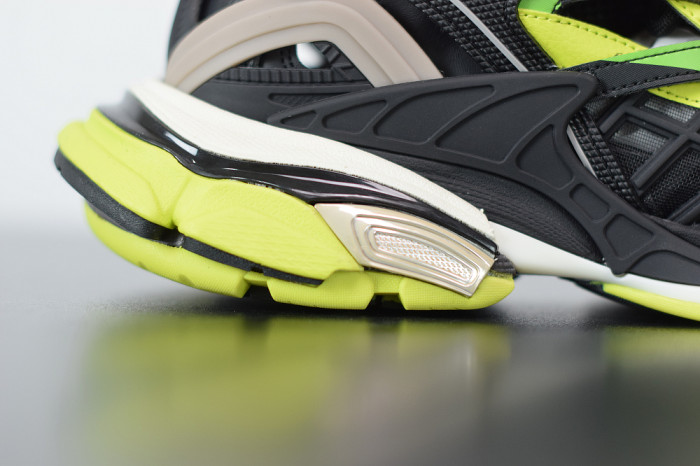 BLCG Track 2 570391 W2GN3 1022 - CCSHOES