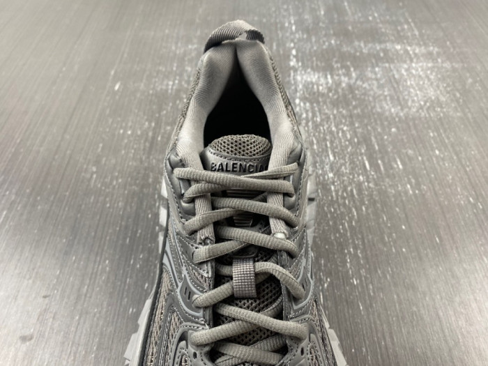 BLCG DEFENDER SNEAKER 685613-W2RA6 3000 - CCSHOES